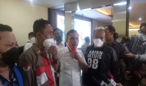 DPP Pemuda Pelajar Mitra Kamtibmas (PPMK), Komite Nasional Pemuda Indonesia (KNPI) dan perwakilan orang Minang mengadukan Mantan Komisioner Natalius Pigai ke Bareskrim Polri, terkait rasisme dan ujaran kebencian, Senin (1/2). 