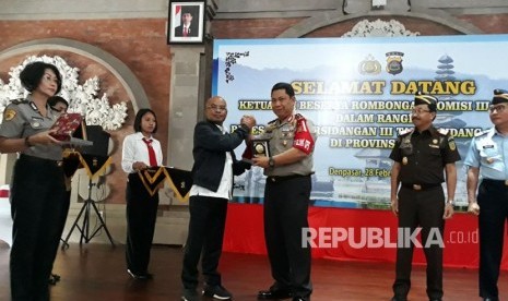 DPR Komisi III mendorong sinergitas antar lembaga dalam memerangi narkoba di Pulau Bali.