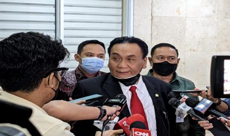 DPR melantik anggota Fraksi Partai Demokrasi Indonesia Perjuangan (PDIP) Bambang Wuryanto atau akrab disapa Bambang Pacul sebagai Ketua Komisi III DPR menggantikan Herman Herry, di Ruang Rapat Komisi III, Kompleks Parlemen, Jakarta, Senin (22/11).