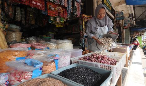 DPR RI mengingatkan pemerintah untuk segera menstabilkan harga kebutuhan pangan pokok.