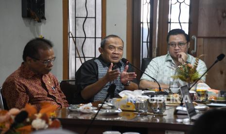 DPRD Provinsi Jawa Barat mendorong peningkatan realisasi program bantuan akses listrik kepada masyarakat miskin atau Program Jabar Caang lebih banyak lagi.