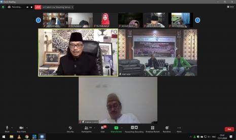 Dr Imam Shamsi Ali, Lc MA Presiden Nusantara Foundation AS tampil sebagai pembicara utama  diskusi Webinar Internasional Politik Media dan Peluang Dakwah Melawan Islamophobia di Amerika Serikat yang dihadiri Dekan FISIM UMJ, Dr Ma