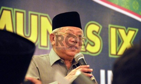 Dr KH Ma'ruf Amin memberikan sambutan usai terpilih menjadi Ketua Umum MUI masa khidmat 2015- 2020.  (Republika/Bowo Pribadi)