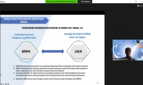 Dr  Mastuki  MAg, Plt  kepala Badan Penyelenggara  Jaminan  Produk Halal (BPJPH), menyampaikan  paparannya.