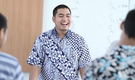 Dr. Rully Charita Indra Prahmana Dosen UAD, Doktor Muda Pendidikan Matematika.