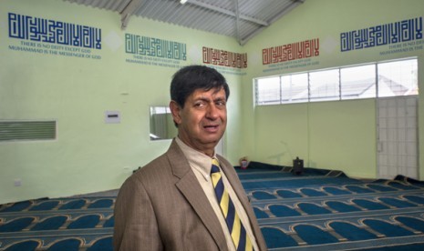 Dr Taj Hargey di masjid khusus gay yang didirikannya di cape Town.