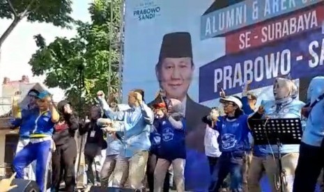 Dradjad Wibowo melakukan senan Gandong sebelum deklarasi dukungan untuk Prabowo-Sandi.