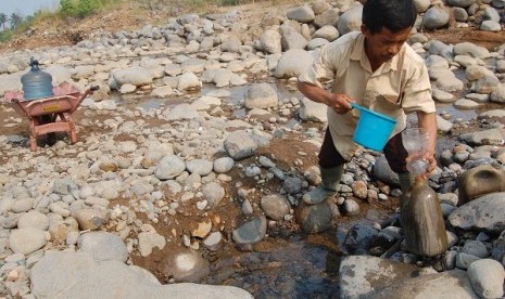 Drought is the main cause of failed crop in Serang, West Java. Food security tops in APEC Ministerial Meeting in Vladivostok, Russia, on September 5-6.  