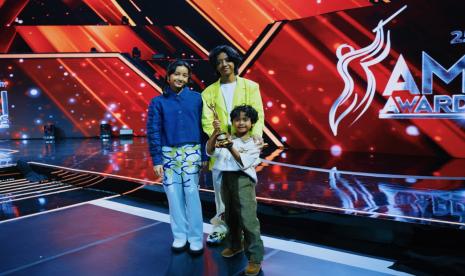 Dru Widuri & Den kembali meraih penghargaan AMI Awards 2022. Duo/ Grup / Kolaborasi Anak-Anak Terbaik.