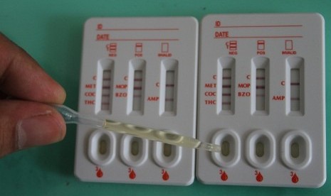 Drug test pack (illustration)