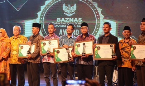 DT Peduli Jabar Raih Penghargaan LAZ Terbaik  Provinsi