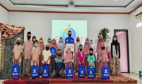 DT Peduli Jakarta berbagi senyuman kepada 50 anak yatim dan dhuafa Yayasan Cahaya Alam Bintara di masa pandemi.