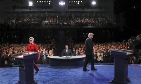 Dua calon presiden Amerika Serikat Donald Trump dan Hillary Clinton akhirnya berhadapan langsung untuk melakukan debat pertamanya di Hofstra University, Hempstead, New York, Senin Malam (26/9) 