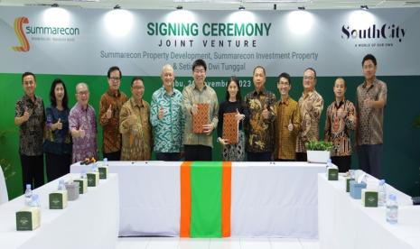 Dua developer yakni PT Setiawan Dwi Tunggal (SouthCity) dan PT Summarecon Agung Tbk melalui anak perusahaannya yaitu PT Summarecon Investment Property melakukan joint venture untuk membangun mal seluas 6,4 hektare di kawasan superblok SouthCity dengan nilai investasi lebih dari Rp 1 triliun. Joint venture ini menargetkan mampu memenuhi kebutuhan penghuni kawasan serta masyarakat yang berada di Pondok Cabe, Cinere, dan sekitarnya.