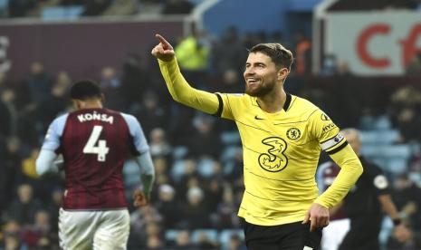 Dua gol Jorginho dan satu gol Romelu Lukaku  berhasil membawa Chelsea menang 3-1 atas Aston Villa pada lanjutan pekan ke-19 Liga Primer Inggris 2021/2022 yang berlangsung di Stadion Villa Park, Senin (27/12) dini hari WIB.