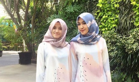 Dua kakak beradik pendiri Vanila Hijab, Intan Kusuma Fauzia dan Atina Maulina. 