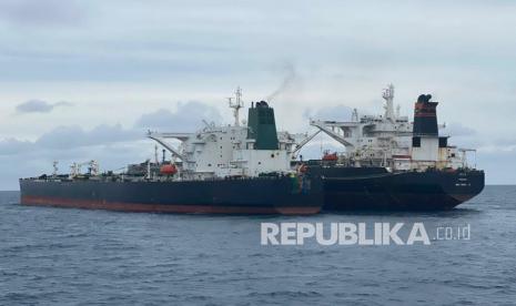 Dua kapal dua kapal berjenis motor tanker (MT) berbendera asing diamankan Badan Keamanan Laut (Bakamla) di perairan Pontianak, Kalimantan Barat, Ahad (24/1/2021).