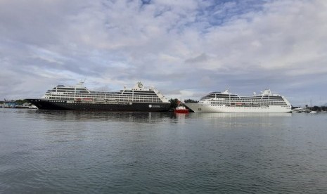 Dua Kapal Pesiar MV Insignia dan MV Azamara Quest berhasil bersandar di Pelabuhan Benoa. Kapal Pesiar MV Insignia tiba pada Sabtu (16/3), sedangkan Kapal Pesiar MV Azamara Quest tiba Ahad (17/3). 