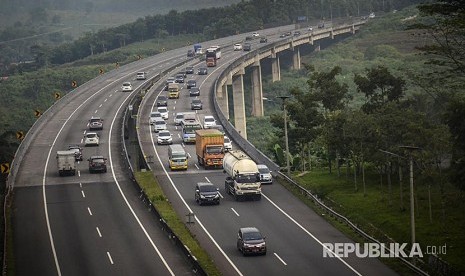 Jembatan Cikumbang jalan tol Purbaleunyi di Cikalong Wetan, Kabupaten Bandung Barat, Jawa Barat. Ilustrasi