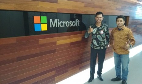 Dua mahasiswa Amikom yang mengikuti Microsoft Imagine Cup 2018