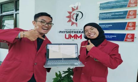 Dua mahasiswa Fisioterapi UMM berhasil meraih Best Speaker dalam ajang Pekan Ilmiah Mahasiswa Fisioterapi (PIMAF) yang diselenggarakan oleh Ikatan Mahasiswa Fisioterapi Indonesia (IMFI) pada Rabu (20/4/2022) lalu. Kedua mahasiswa tersebut antara lain Syi’ar Aprillia Tanazza dan Lina Mitsalina Erawati.