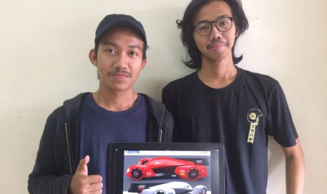 Dua mahasiswa ITS mendapat penghargaan dalam ajang kompetisi desain mobil.