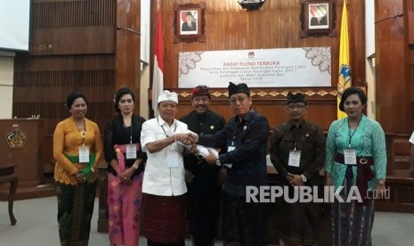 Pasangan I Wayan Koster - Tjokorda Oka Artha Ardhana Sukawati mendapat nomor urut satu, sementara Ida Bagus Rai Dharmawijaya Mantra - Ketut Sudikerta mendapat nomor urut dua. 