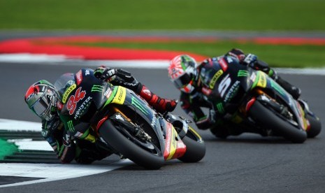 Dua pembalap Yamaha Tech-3, Jonas Folger (kiri) dan Johan Zarco.