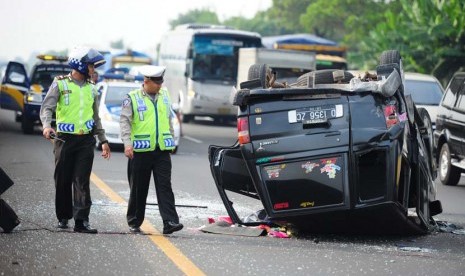 Kecelakaan lalulintas di jalan tol (ilustrasi).