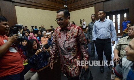 Dua terdakwa kasus tindak pidana korupsi KTP elektronik (E-KTP) menjalani sidang dugaan kasus tindak pidana korupsi pengadaan KTP elektronik (E-KTP) di Pengadilan Tipikor, Jakarta Pusat, Senin (27/3). 