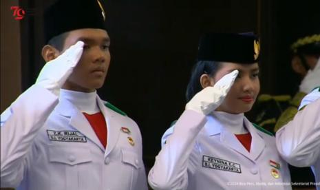 Dua wakil Paskibraka dari DIY, Zulkifli Khoirurijal (kiri) dan Keynina Evelyn Candra. 