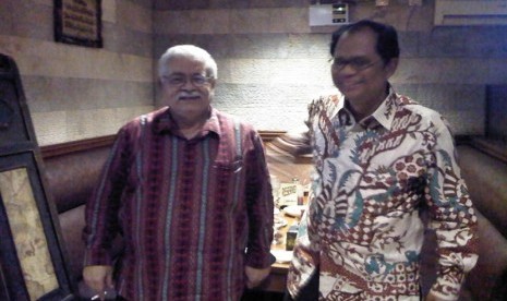 Dubes Palestina untuk Indonesia, Fariz N Mehdawi (kiri) bersama Wartawan Senior/Pendiri Dompet Dhuafa, Parni Hadi saat bertemu di Jakarta, Kamis (19/12).