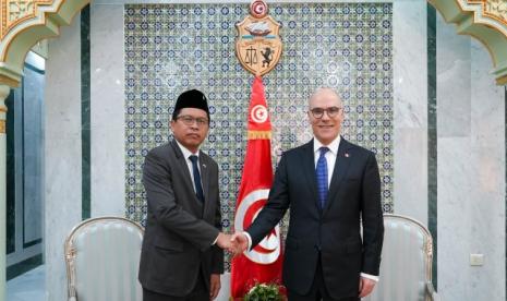 Duta Besar Republik Indonesia untuk Tunisia, Zuhairi Misrawi melakukan pertemuan dengan Menteri Luar Negeri Tunisia, Nabil 'Ammar di Tunis, Selasa (14/5/2023).  