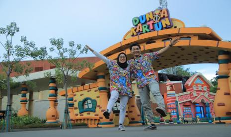 Dufan mengeluarkan kemeja full print yang penuh memori tercipta di kawasan ini.