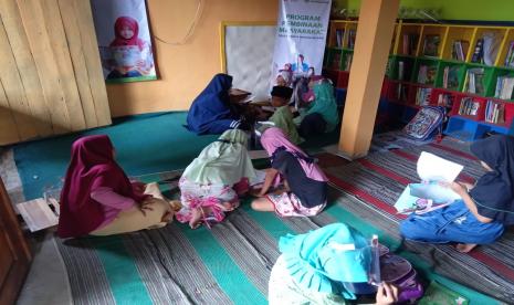 Dukungan dari UPZ Permata Bank Syariah dan Rumah Zakat sangat dirasakan oleh masyarakat khususya bagi orang tua dan dan anak-anak yang ikut dalam bimbel Rumah Belajar. 