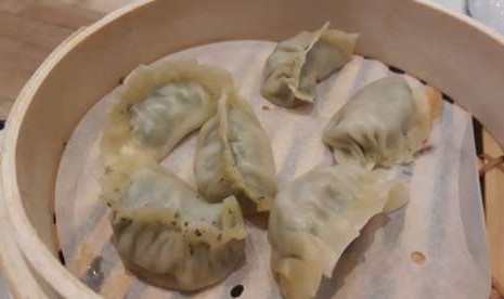 Dumpling atau pangsit kukus jiaozi.