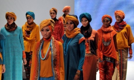 Dunia fashion muslimah di indonesia berkembang sangat pesat dalam beberapa dekade terakhir perkembangan tersebut meliputi dari semua sisi baik dari desain,warna,bahan,inovasi,kreasi hingga perpaduan semuanya. 