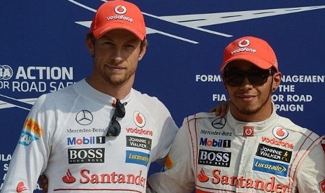 Duo Mclaren, Jenson Button (kiri) dan Lews Hamilton (kanan)