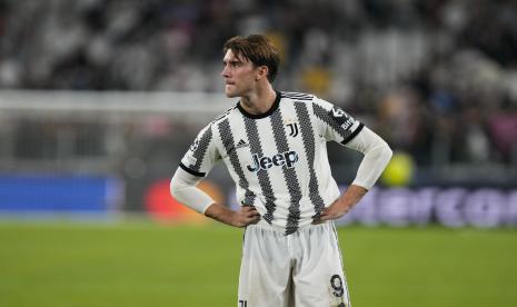 Dusan Vlahovic dari Juventus bereaksi setelah berakhirnya pertandingan sepak bola grup H Liga Champions antara Juventus dan Benfica di stadion Allianz, Turin, Italia, pada Rabu, 14 September 2022. Benfica menang 2-1.