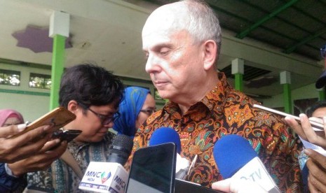 Duta Besar Amerika Serikat (AS) untuk Indonesia Joseph R Donovan Jr saat melakukan kunjungan kerja ke Pesantren Daar El-Qolam di Tangerang, Banten, Senin (6/2). 