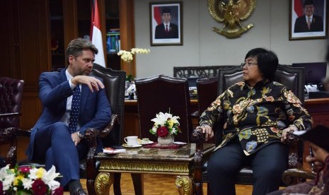 Duta Besar Denmark H.E. Casper Klynge berdiskusi dengan Menteri Lingkungan Hidup dan Kehutanan Siti Nurbaya mengenai kawasan Hutan Harapan di Provinsi Jambi.