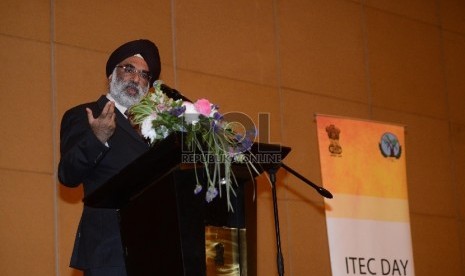 Duta Besar India untuk Indonesia Gurjit Singh memberikan kata sambutan sekaligus membuka Incridible India Education Fair 2015 di Jakarta, Kamis (17/9).