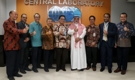 Duta Besar Kerajaan Arab Saudi untuk Republik Indonesia, Osama bin Mohammed Abdullah Al Shuaibi melakukan kunjungan ke laboratorium ke laboratorium PT SUCOFINDO 