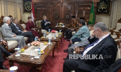 Duta besar negara di Uni Eropa diterima oleh Ketua Umum PP Muhammadiyah Haedar Nashir di Gedung Pusat Dakwah Muhammadiyah, Jakarta, Selasa (14/2). 