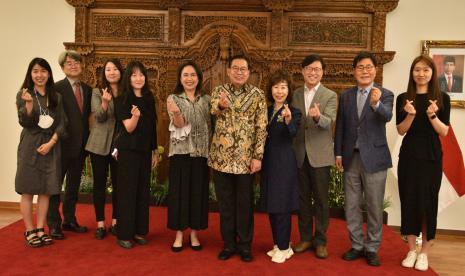 Duta Besar Republik Indonesia kepada Republik Korea, Gandi Sulistiyanto bersama perwakilan media Korea Selatan dalam media briefing Presidensi RI di G20.