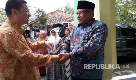 Duta Besar Republik Rakyat Cina, Xie Feng mengunjungi Pondok Pesantren KHAS Kempek di Desa Kempek, kecamatan Gempol, kabupaten Cirebon, Rabu (15/3).