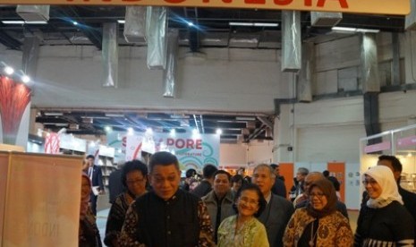  Duta Besar RI untuk India Rizali W. Indrakesuma  saat membuka Paviliun Indonesia di pameran buku di New Delhi