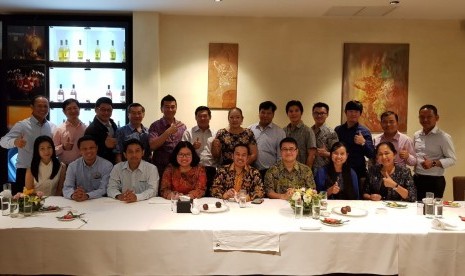 Duta Besar RI untuk Kamboja, Sudirman Haseng, bersama 20 pengusaha dalam pertemuan Indonesia-Cambodia Business Club (ICBC) di Phnom Penh, Senin (28/5).