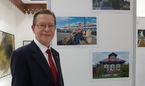 Duta Besar Rusia untuk ASEAN Alexander Ivanov saat menghadiri acara pameran foto bertajuk Hidden Russia di Gedung Sekretariat ASEAN di Jakarta, Kamis (21/11). 