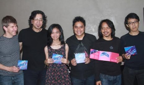 Dwiki Dharmawan bersama sejumlah musisi pendukung jelang konser Passion, Love, Life